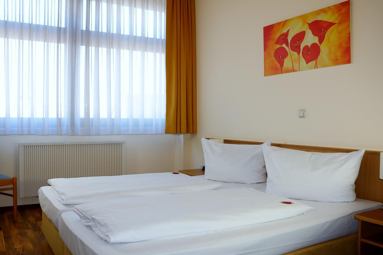 Hotel Zur Rebe Hochheim am Main Esterno foto